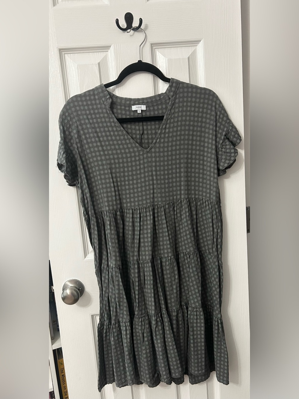 Voy Grey Tiered V-Neck Women's Top